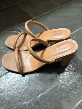 Dolce Vita Women's Halsty Nude Double Strap Crocodile Block Heel Sandals
